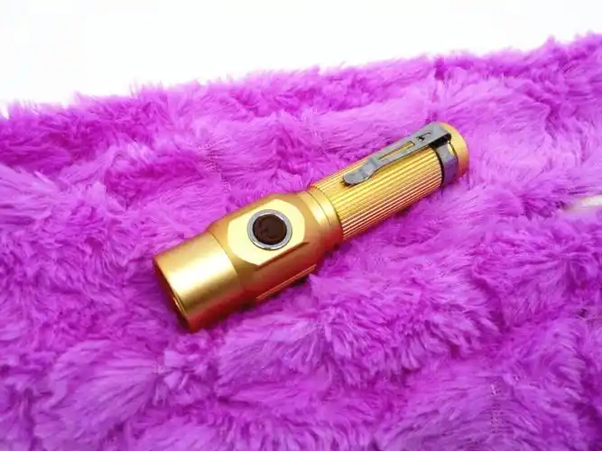 新款三星手电筒可充电器 led强光手电筒迷你照明带笔夹电筒批发