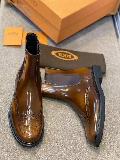 tods 托德斯男靴 擦色真皮雕花切尔西靴