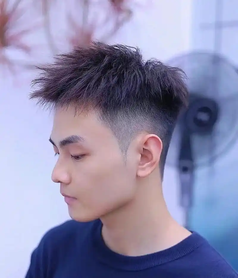 清爽摩根前刺短发男士烫发男生一定要尝试的发型立体碎盖清爽的立体碎