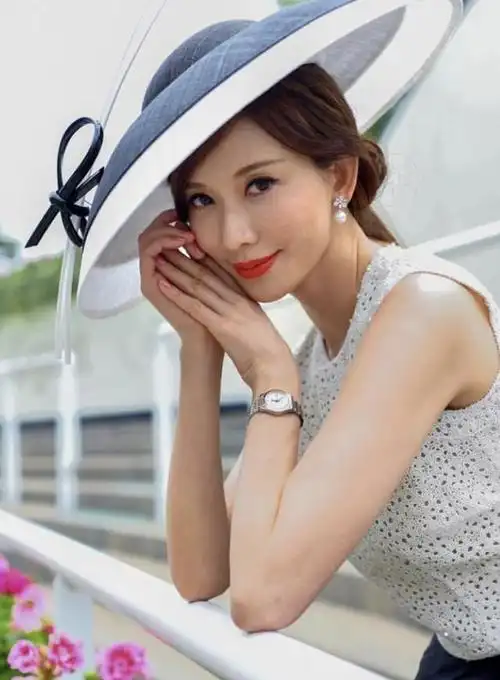 林志玲婚后首亮相,身穿白色洋装头戴礼帽,44岁的她状态怎么样?
