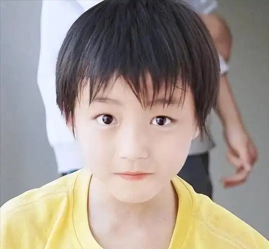 王俊凯:从青涩少年到全能艺人,他究竟是如何完成华丽蜕变的?