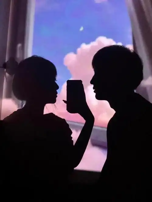 一年一度的七夕节,就是情侣们秀恩爱的日子