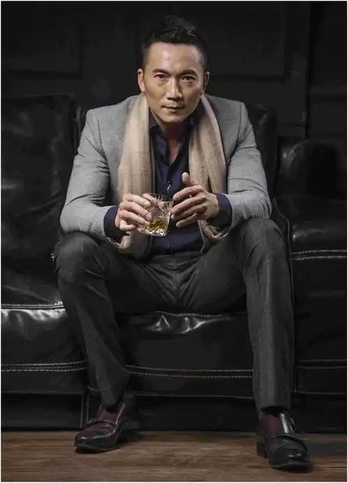 一个成一线男星,一个进军国际,一个成了老婆_邹兆龙_彭于晏_弟子