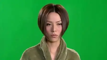 女人最痛:滕丽名把贝壳挂身上拍照,瞬间成了全场焦点,陈国邦很是得意