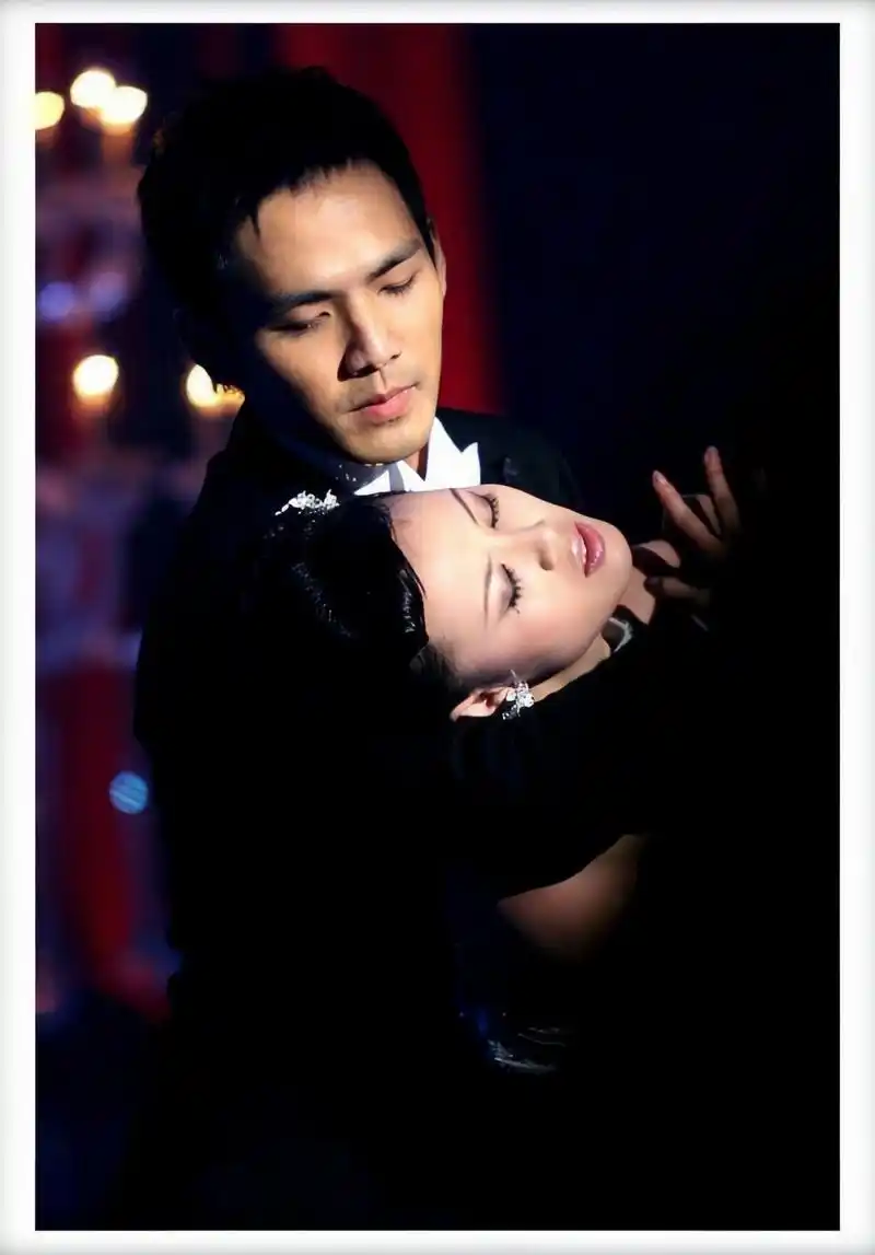 小百在翻新白菜的瞬间, 一次又一次落水