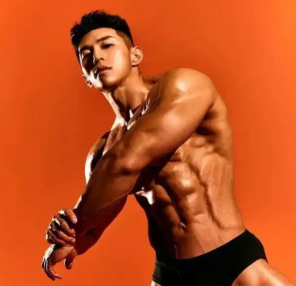 奖励你们腹肌男友#荷尔蒙爆棚的黑马 #腹肌 #行走荷尔蒙 # - 抖音