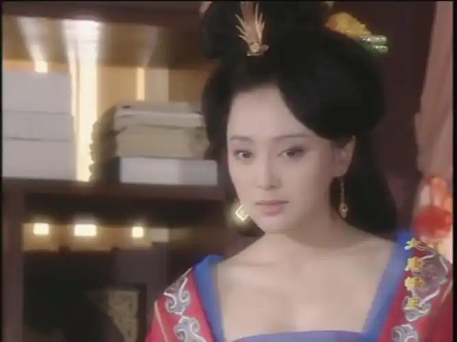 怎么评价秦岚20岁刚出道演的"武则天"造型?