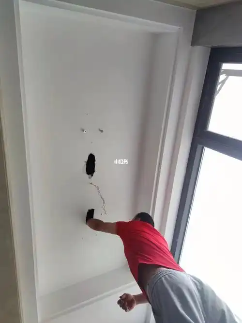 晾衣架.石膏板的坑,真挖坑了.