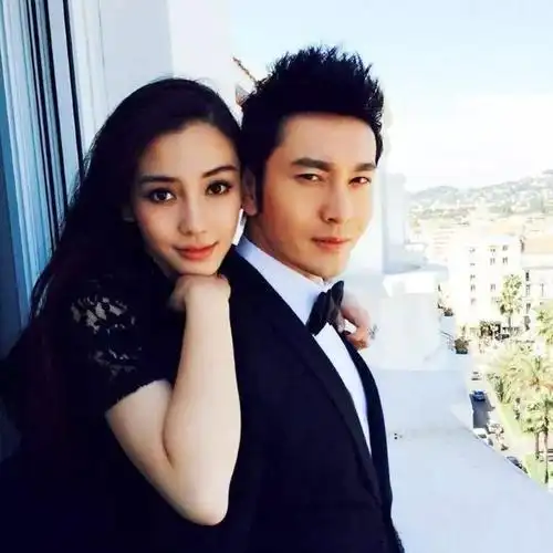 2014年,黄晓明与美女演员杨颖确定了恋爱关系.