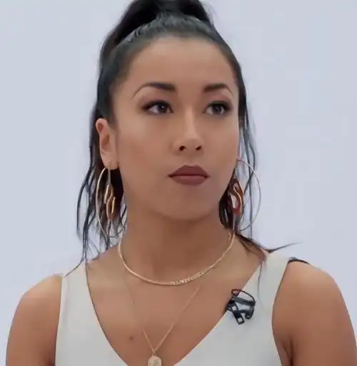 吉克隽逸:立了10年的"淳朴"人设,终于崩塌了