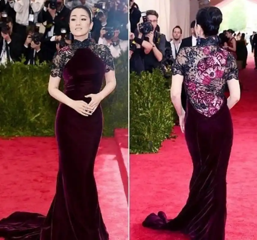 55岁巩俐穿起旗袍来,简直别有一番韵味.