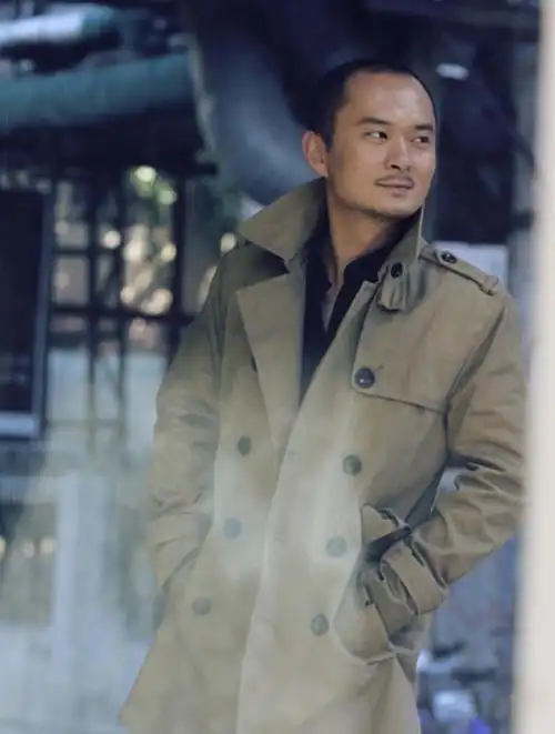 而他却仍在默默耕耘,虽未大红大紫,却也坚韧不拔.