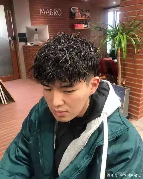 说到渣男发型,第一想到的就是"锡纸烫"