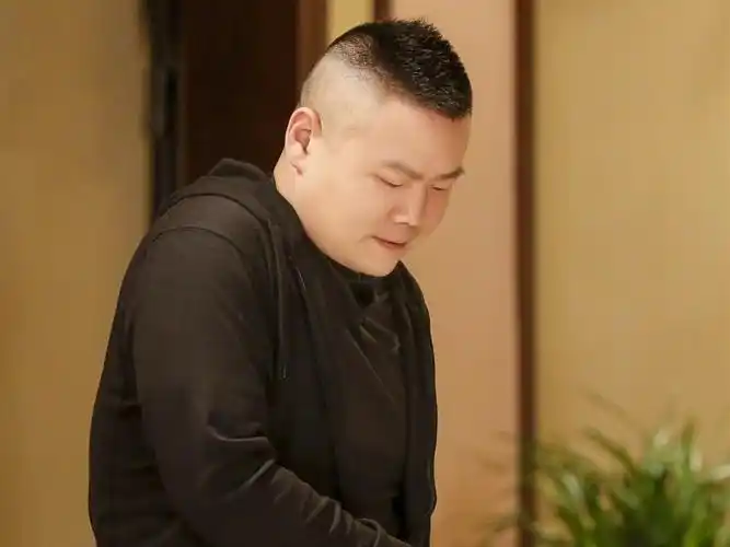 极限挑战5热巴成团宠,罗志祥岳云鹏为她保驾护航,王迅牵着她走路