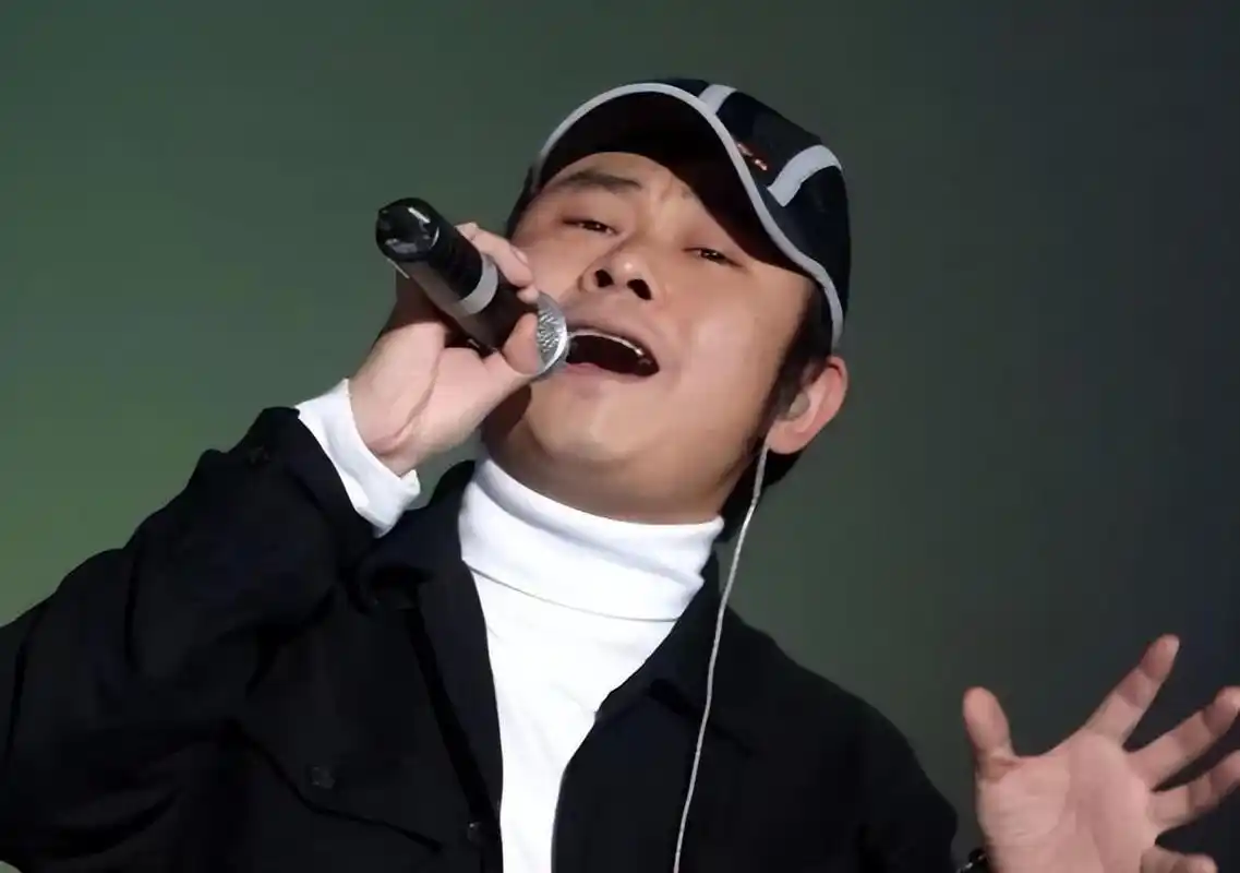 刀郎:音乐界的传奇 刀郎是一位拥有超过1100万粉丝的抖音博主,他的