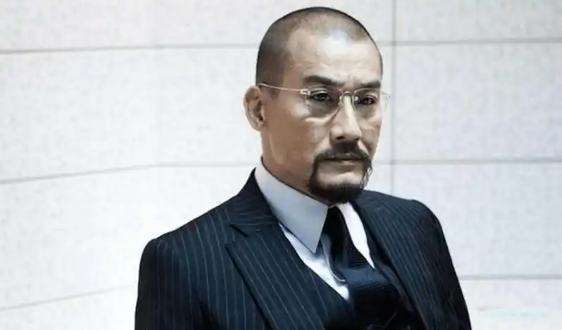 65岁梁家辉近照曝光,无惧满脸皱纹,勇敢展示岁月痕迹_江嘉年_舒淇