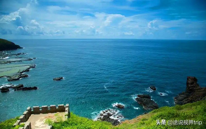 是中国台湾省第一大离岛群,总面积约为128平方公里,由90个大小岛屿