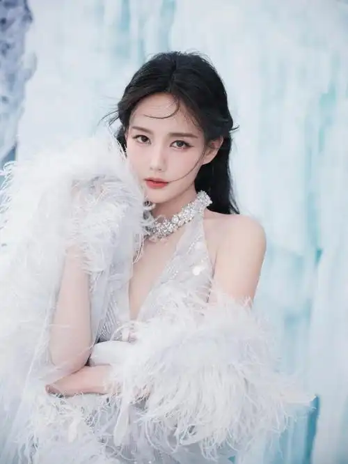 28岁的李一桐之前因为出演民国玄幻网络剧《半妖倾城》正式进入演艺圈