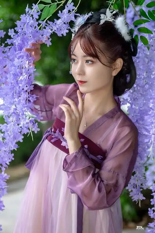 花丛古装美少女