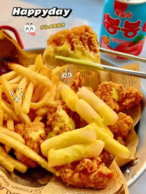 这家炸鸡店超显眼 橙白亮眼色调彷佛现身于韩国街头 只为吃这一口炸鸡