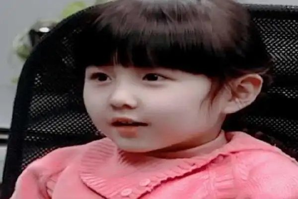 别人家的孩子:张子枫!5岁开始拍广告,年仅20岁成一线明星!