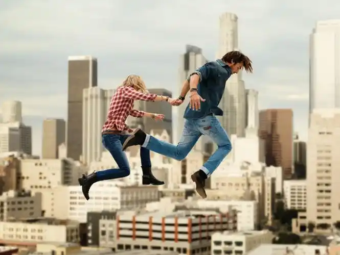 高清晰wrangler牧马者ap时尚男女牛仔裤户外海报广告摄影欣赏封面大图