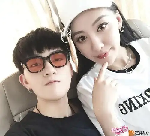 张晓钰与王金金合影