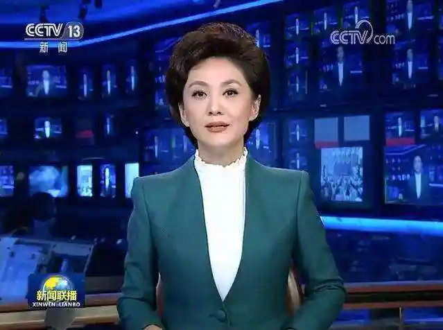 郭志坚:2007年12月9日晚首次亮相《新闻联播》,被网友誉为"新晋主播中