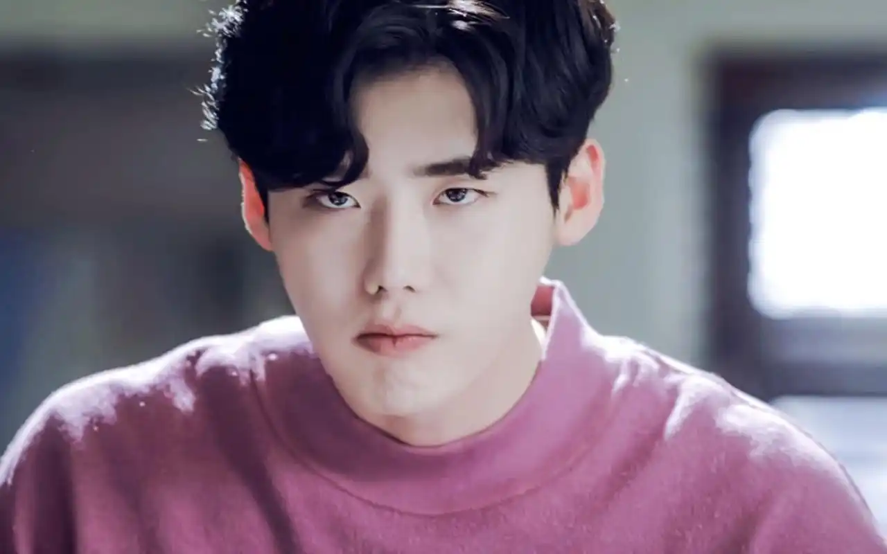 李钟硕《当你沉睡时》最新剧照电脑壁纸