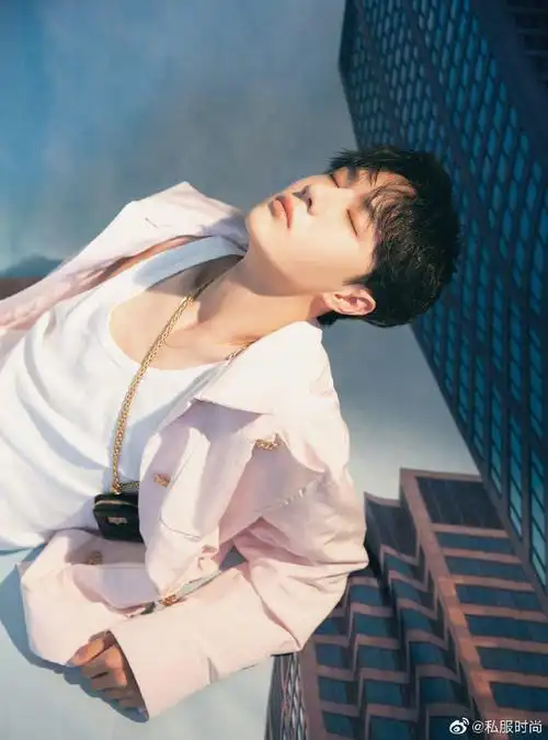 明星的锁骨可以有多欲#一起来品品王一博的锁骨,简直太绝了!