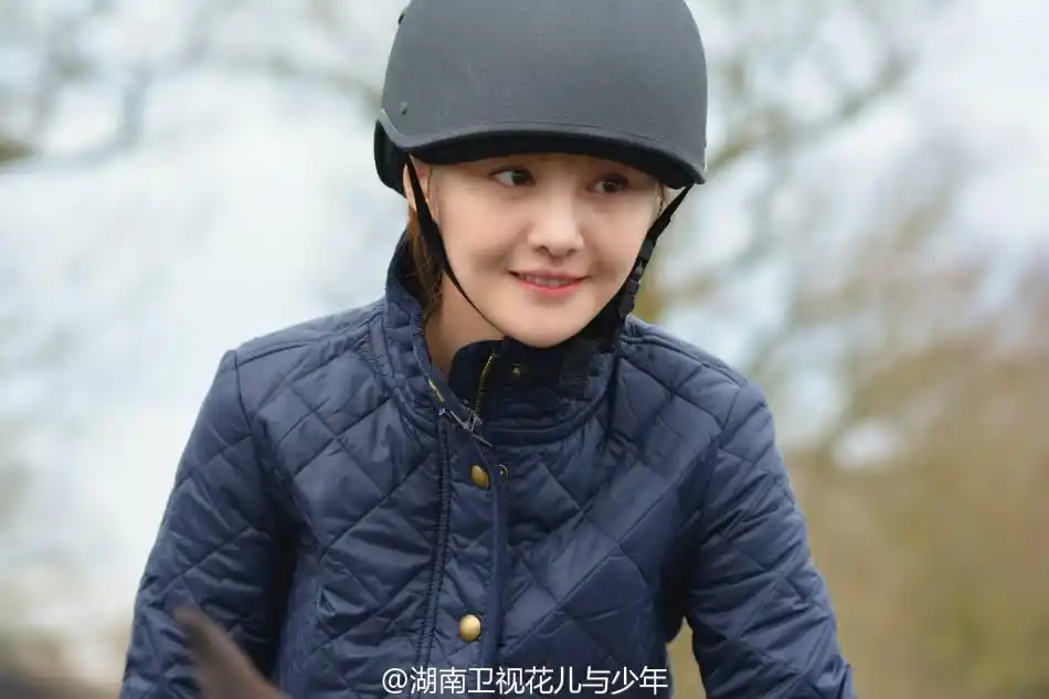 郑爽骑马萌萌哒