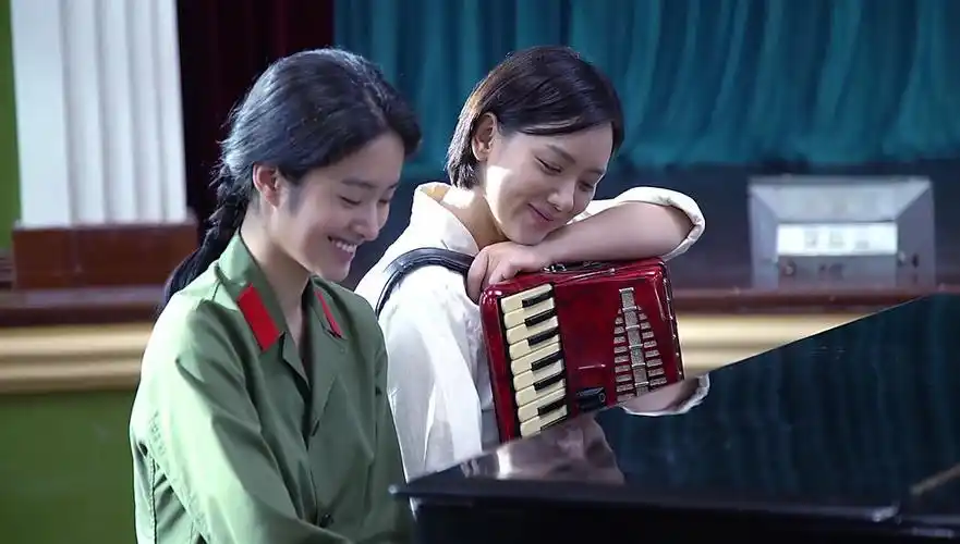 芳华纪录片:我把芳华献给你 剧照