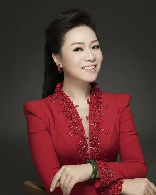 很容易在娱乐业为人所欣赏,故容易出名,而歌唱家和声乐家