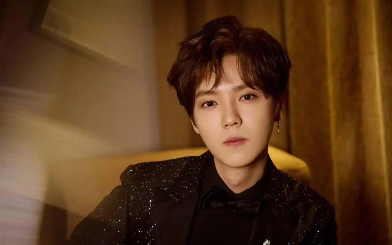 鹿晗超帅西装写真图片桌面壁纸