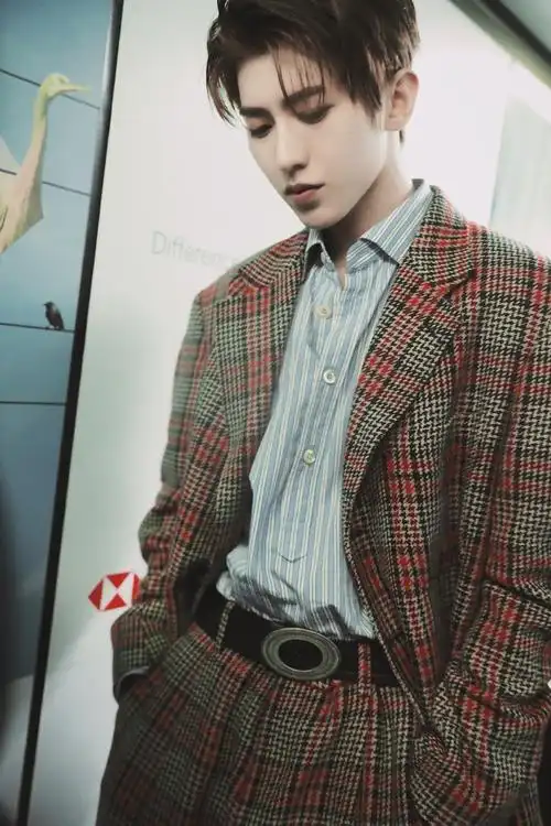 蔡徐坤 181128 机场 cr:untilseeu_蔡徐坤 - 堆糖,美图壁纸兴趣社区