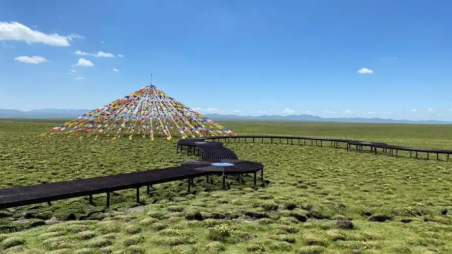 写美篇美仁大草原位于甘肃省合作市东,这里是青藏高原特有的高山草甸