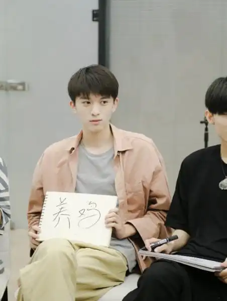 近日,今年快男人气选手赵英博,养鸡,黄榕生,尹毓恪,魏巡,王南钧