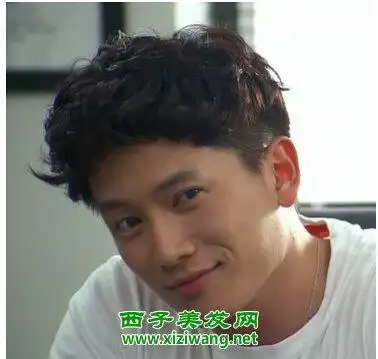 男生自然卷适合什么样发型图片_卷发发型_西子美发网