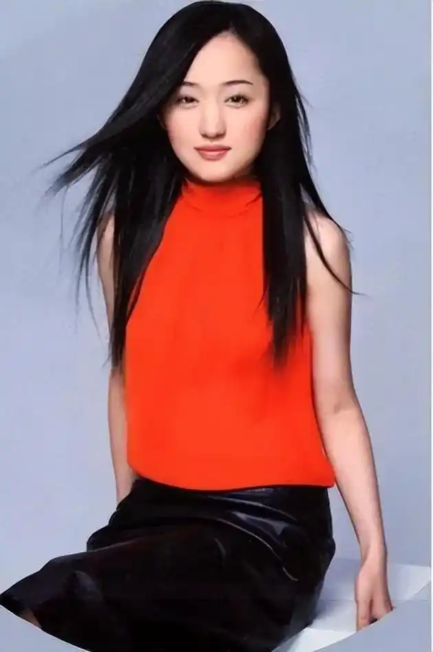 52岁杨钰莹现状曝光:照片中的她,看上去高贵优雅又不失大方