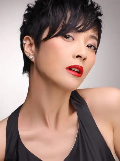 演出费用报价 苏岩代言费:不限 苏岩出场费:不限 经纪服务信息 明星