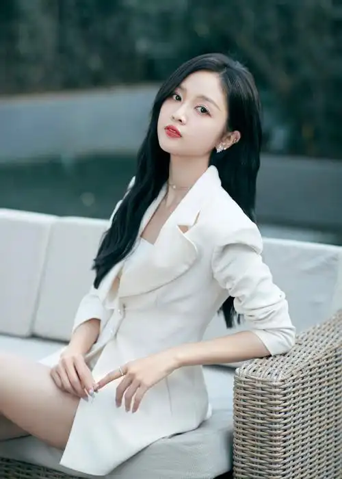 哈弗赤兔代言人兼cgo吴宣仪