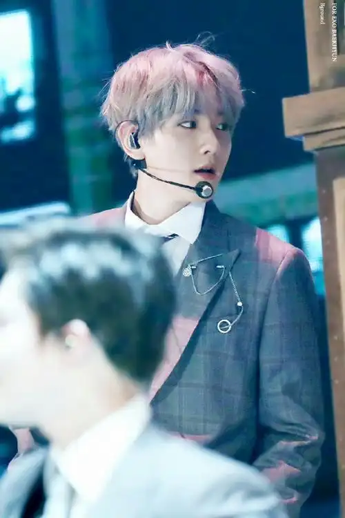 边伯贤超话#边伯贤#171124 首尔四巡西装小贤060599