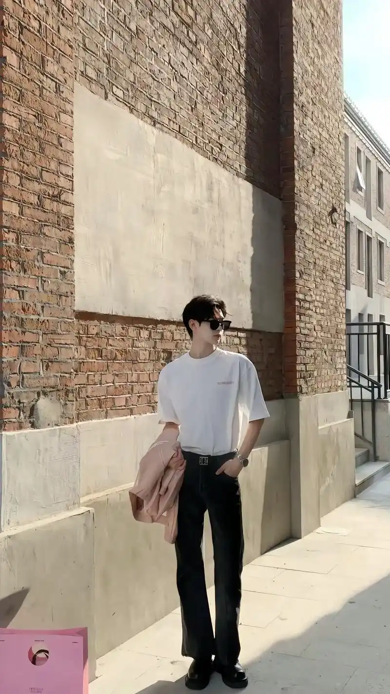 年度全身照#男友风 #男大学生穿搭 #韩系 #男友感穿搭 - 抖音