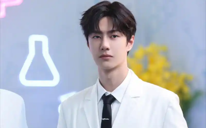 活动  【王一博】我的白大褂学长!呜呜!太帅了!