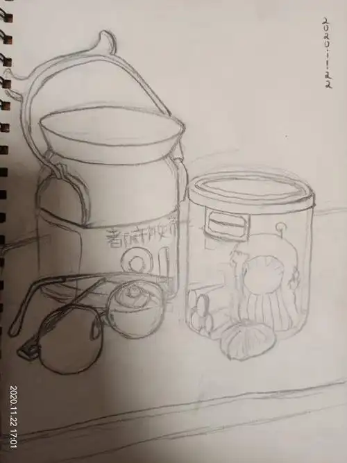 随意摆放物品的速写