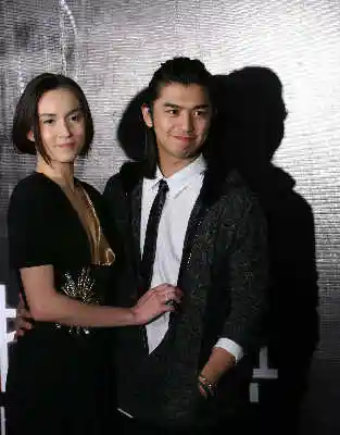 陈柏霖携女友出席模特大典 称我有谈恋爱自由