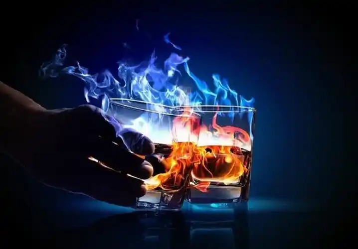 火焰酒里面是什么?火焰酒里的银粉能喝吗?