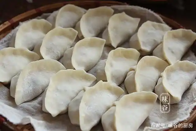 美美,所以很多地方都会包饺子,吃饺子,尤其北方人逢年过节都要吃饺子