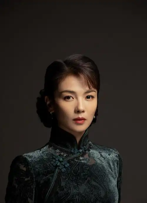 蛋糕裙已经过时了现流行的是旗袍裙刘涛穿上美翻了