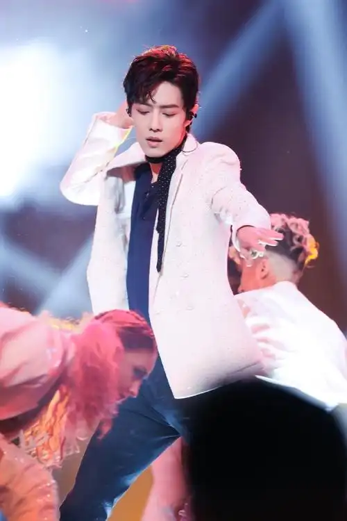 肖战跳舞图 - 堆糖,美图壁纸兴趣社区